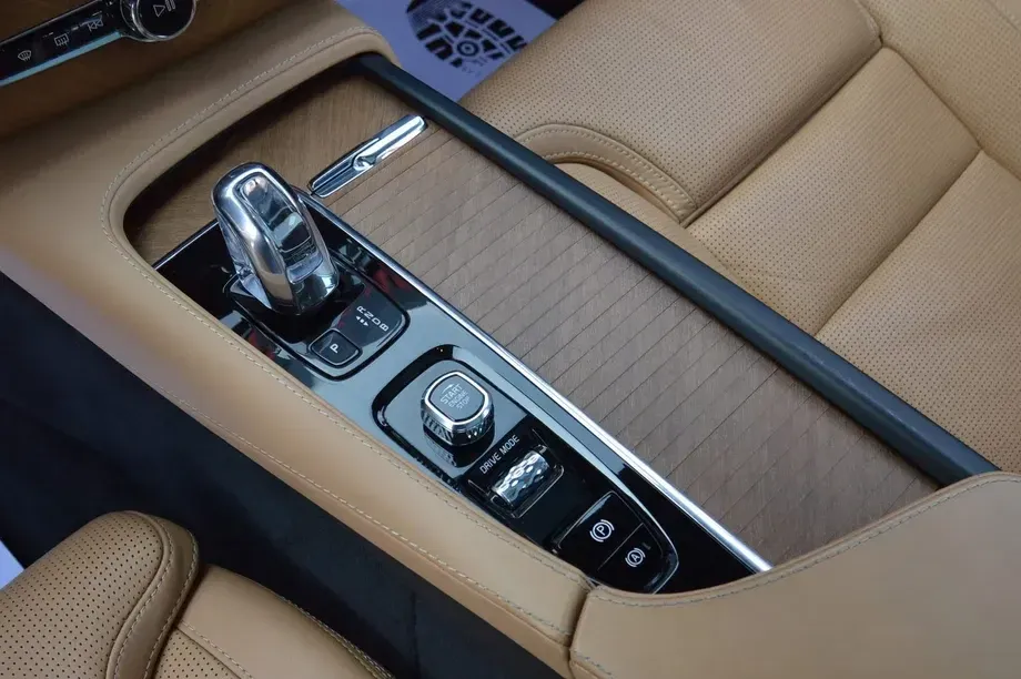 Volvo XC 90 II T8 Twin Engine AWD Inscription — imagine 4