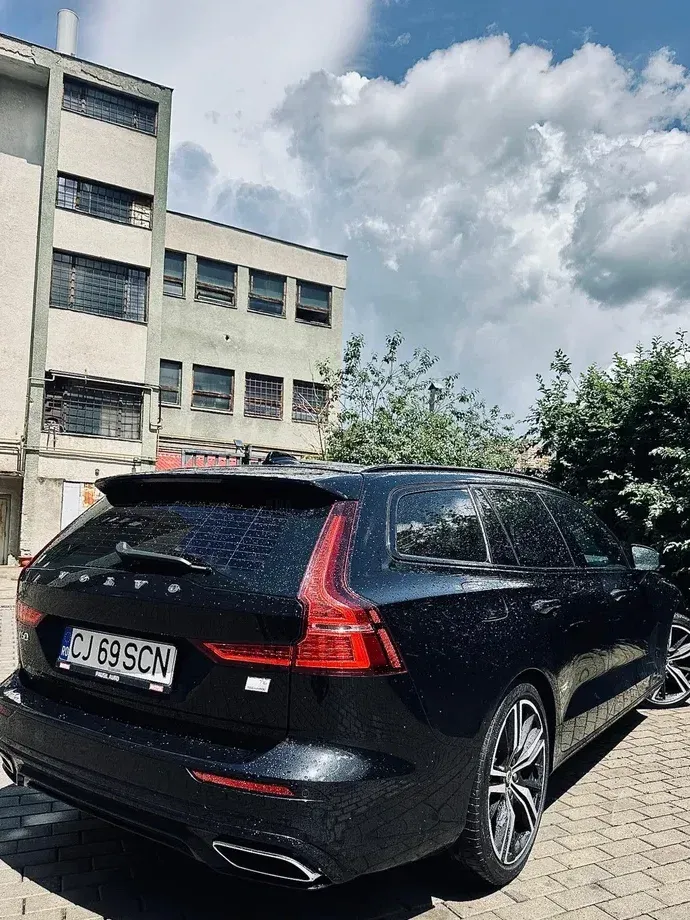 Volvo V60 II Recharge T6 AWD AT Core — imagine 5