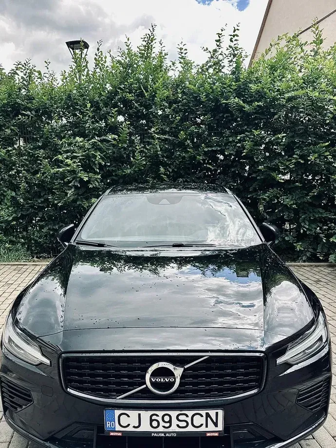 Volvo V60 II Recharge T6 AWD AT Core — imagine 2