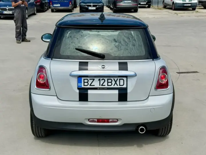 MINI Cooper D AT