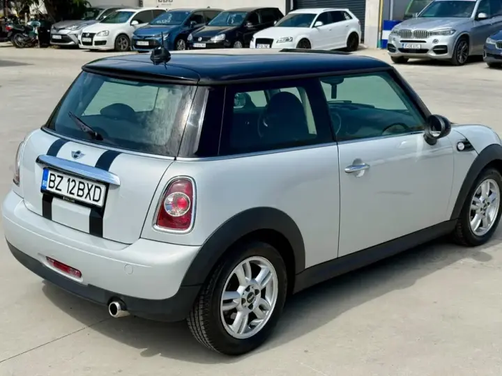 MINI Cooper D AT
