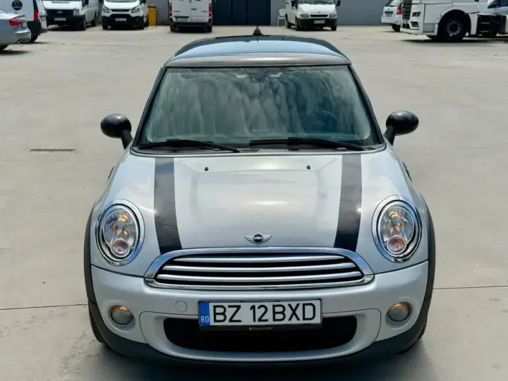 MINI Cooper D AT