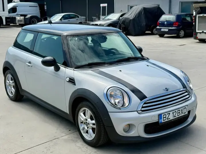MINI Cooper D AT