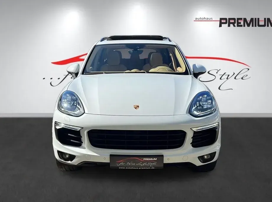 Porsche Cayenne — imagine 3