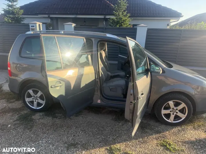 Volkswagen Touran 2.0TDI Highline Aut