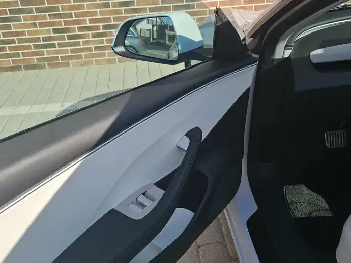 Tesla Model 3 RWD
