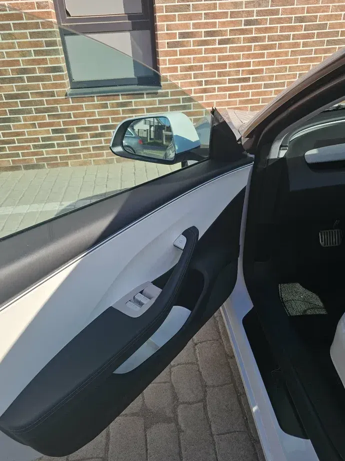 Tesla Model 3 RWD — imagine 5