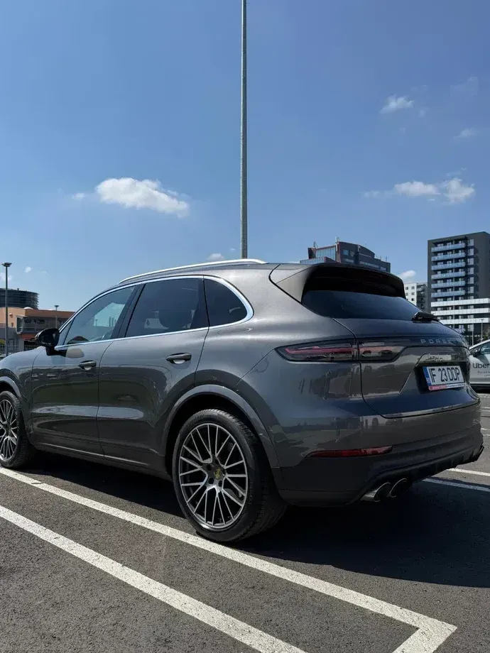 Porsche Cayenne Standard — imagine 2