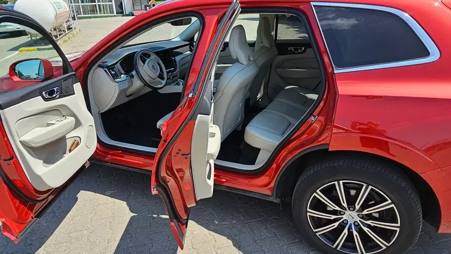 Volvo XC 60 II Recharge T8 Twin Engine eAWD Inscription — imagine 3