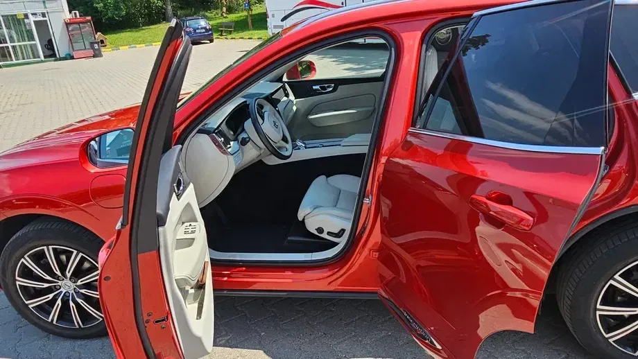 Volvo XC 60 II Recharge T8 Twin Engine eAWD Inscription — imagine 2