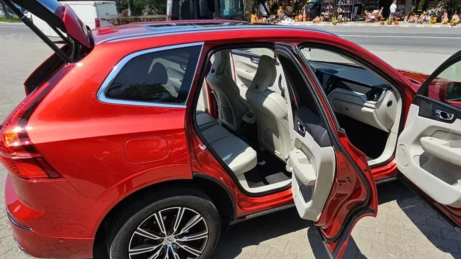 Volvo XC 60 II Recharge T8 Twin Engine eAWD Inscription — imagine 5