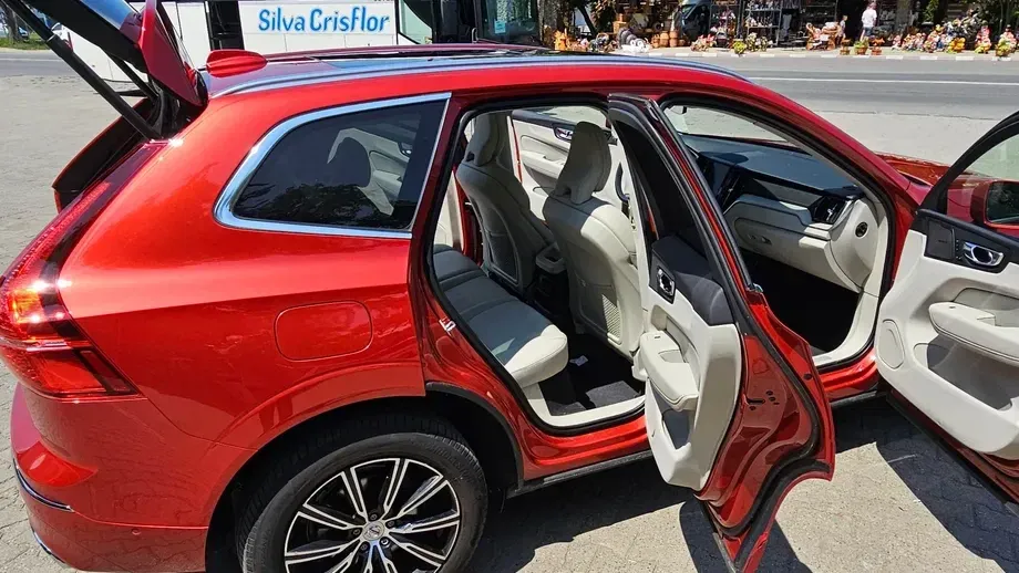 Volvo XC 60 II Recharge T8 Twin Engine eAWD Inscription — imagine 6