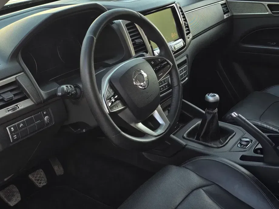 SsangYong MUSSO 4WD Crystal — imagine 5