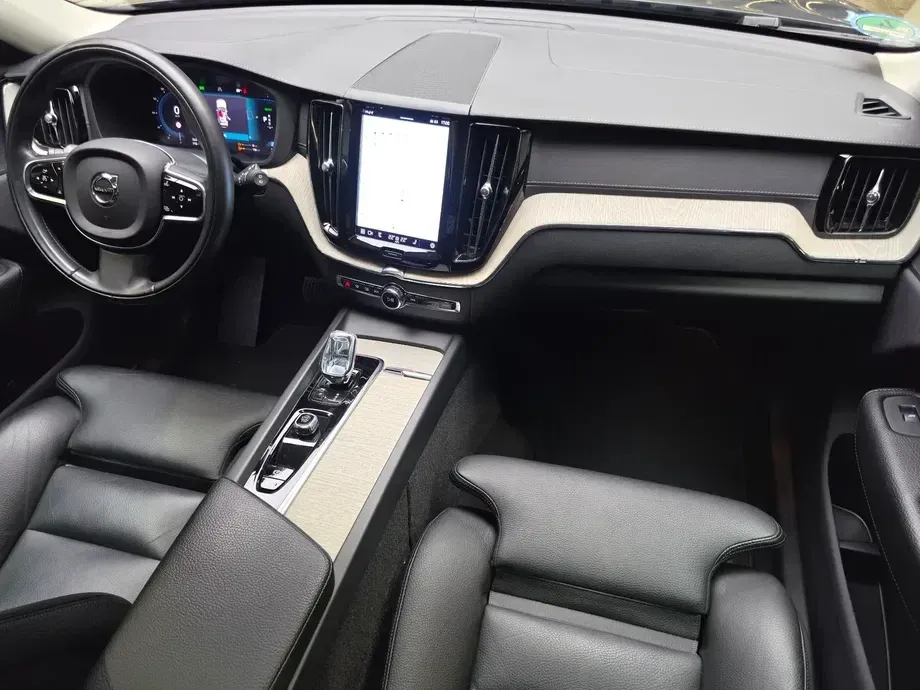 Volvo XC 60 II T6 AWD Recharge Geartronic Inscription Expression — imagine 4