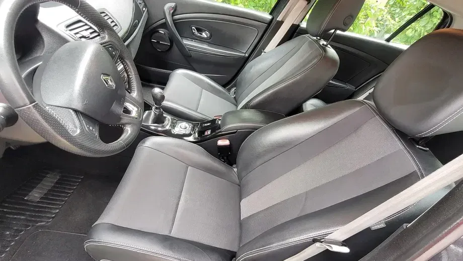Renault Mégane III ENERGY dCi 110 Start & Stop Bose Edition — imagine 5