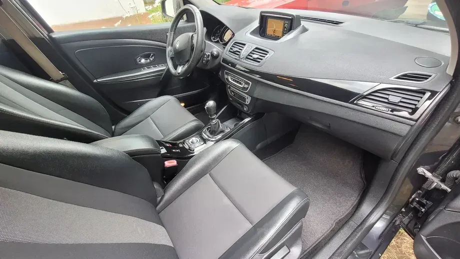 Renault Mégane III ENERGY dCi 110 Start & Stop Bose Edition — imagine 4