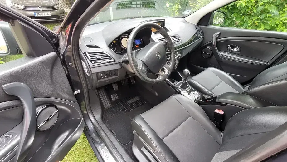 Renault Mégane III ENERGY dCi 110 Start & Stop Bose Edition — imagine 3