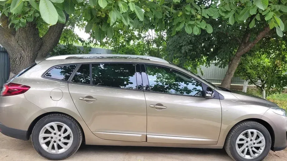 Renault Mégane III ENERGY dCi 110 Start & Stop Bose Edition — imagine 2