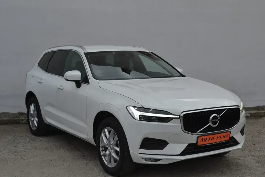 Volvo XC 60 B4 D AWD Geartronic Momentum Pro — imagine 3