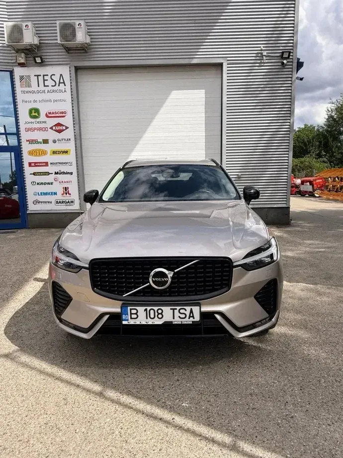 Volvo XC 60 II B4 MHEV AT AWD Plus Dark — imagine 5