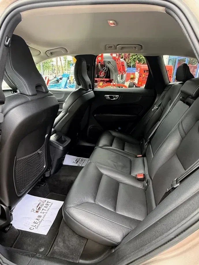 Volvo XC 60 II B4 MHEV AT AWD Plus Dark — imagine 2