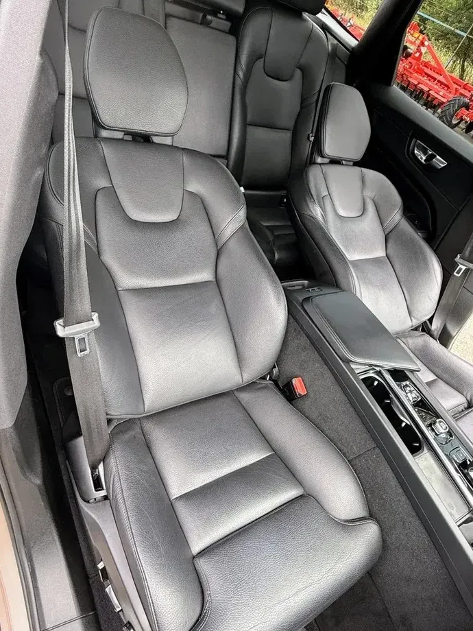 Volvo XC 60 II B4 MHEV AT AWD Plus Dark — imagine 6