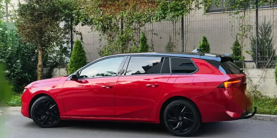 Opel Astra L 1.6L Turbo PHEV AT8 GS Line — imagine 3