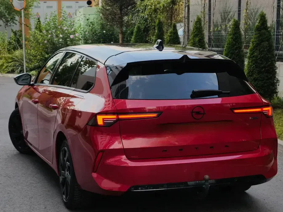 Opel Astra L 1.6L Turbo PHEV AT8 GS Line — imagine 6