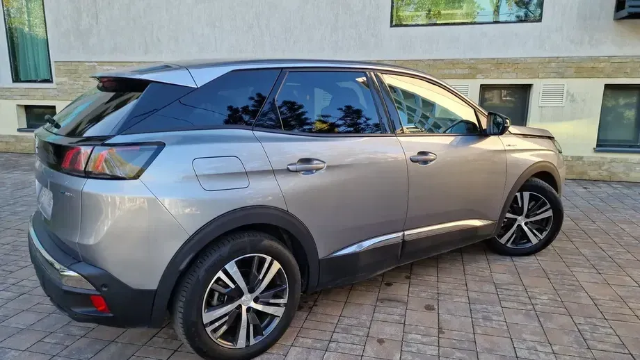 Peugeot 3008 PHEV 300 EAT8 4X4 Allure Pack — imagine 4