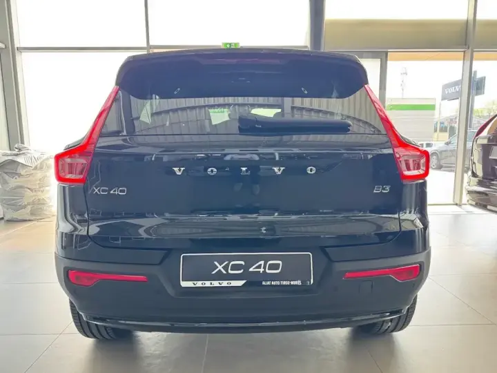 Volvo XC 40 B3 AT FWD MHEV Plus Dark