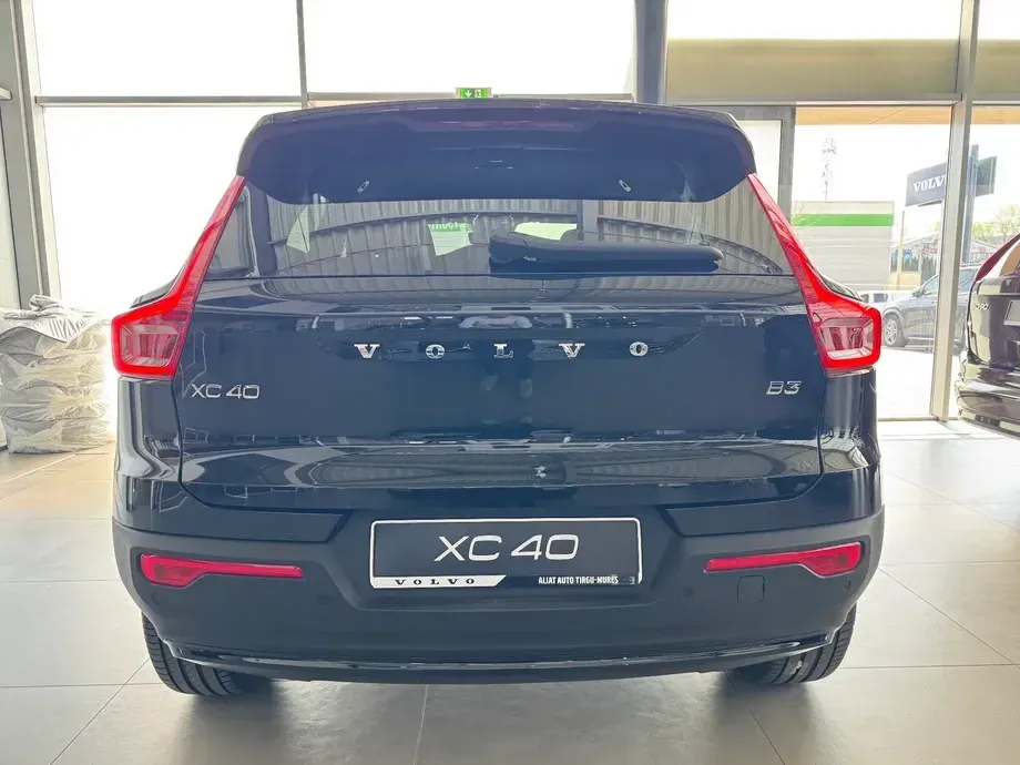 Volvo XC 40 B3 AT FWD MHEV Plus Dark — imagine 6