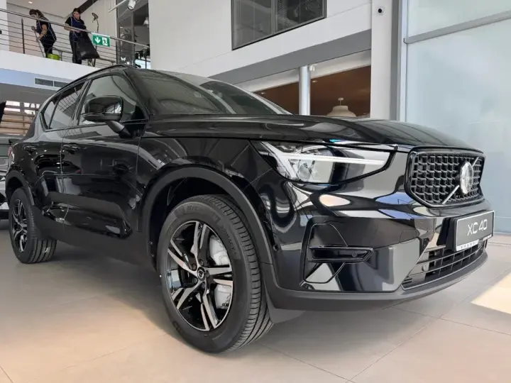 Volvo XC 40 B3 AT FWD MHEV Plus Dark