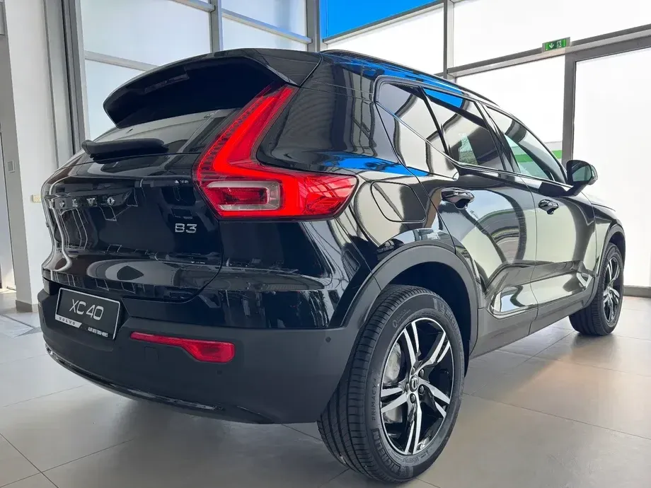 Volvo XC 40 B3 AT FWD MHEV Plus Dark — imagine 5