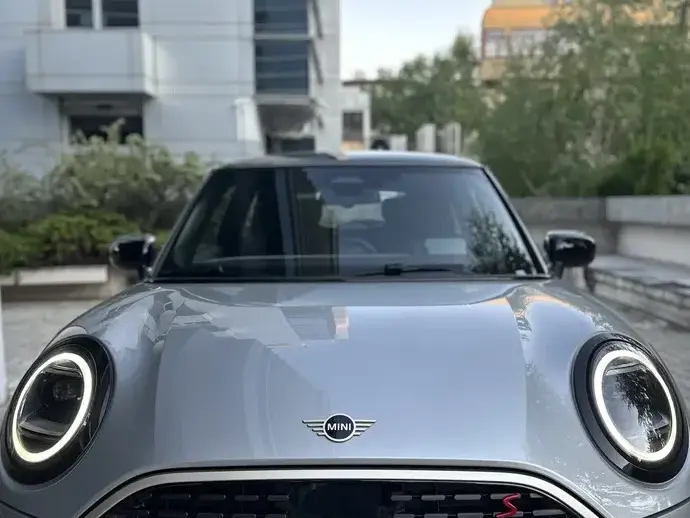 MINI Cooper S John Works Trim