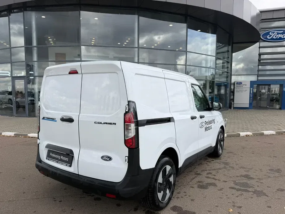 Ford Transit Courier — imagine 4