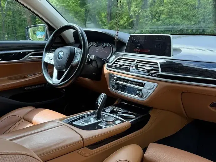 BMW Seria 7 G11/G12 750Li xDrive