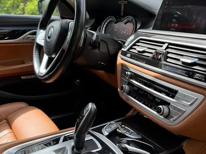BMW Seria 7 G11/G12 750Li xDrive