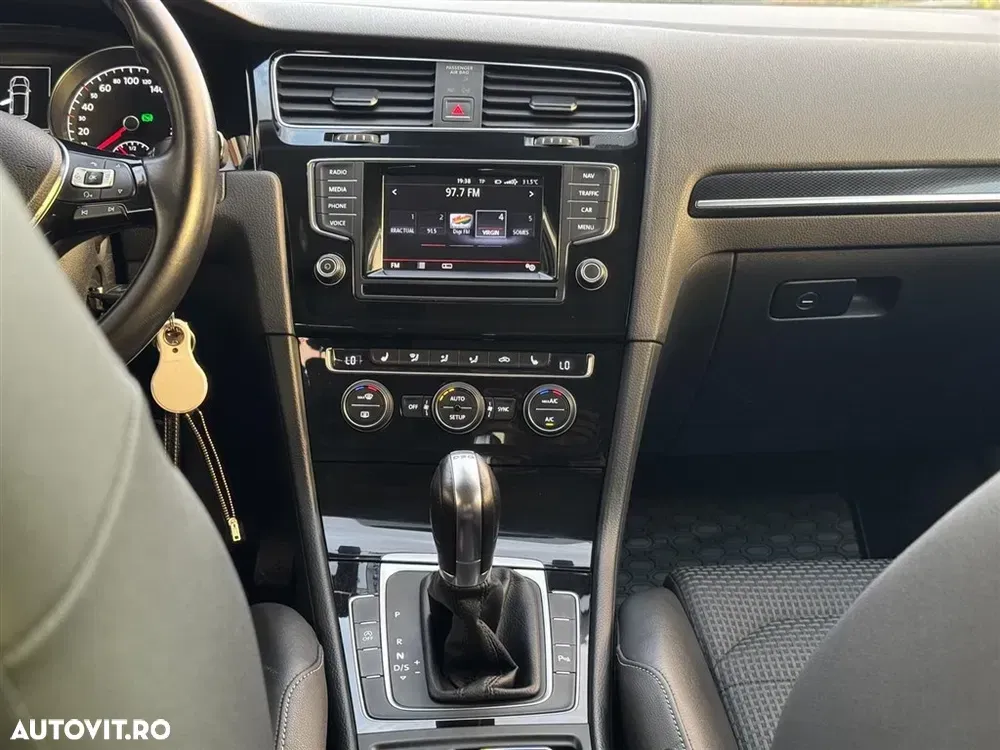 Volkswagen Golf 2.0 TDI DSG BMT Highline — imagine 2