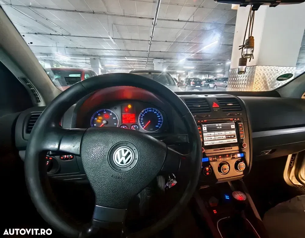 Volkswagen Golf 1.6 Comfortline — imagine 4