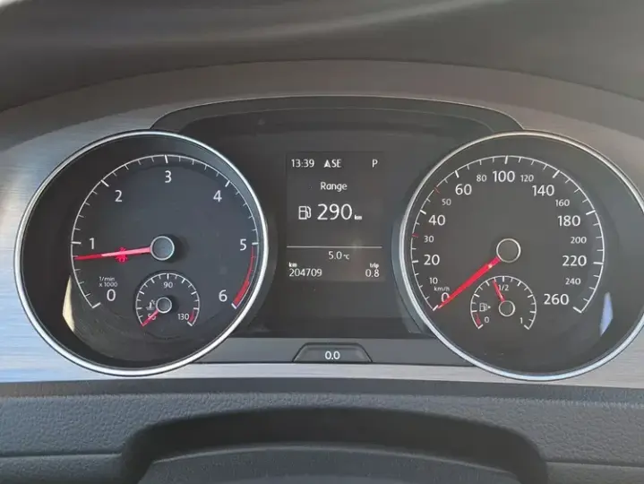 Volkswagen Golf 2.0 TDI DSG Sound