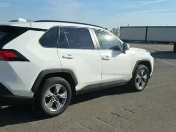 Toyota RAV4 V