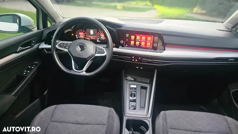 Volkswagen Golf VIII 1.5 eTSI ACT DSG MHEV Life — imagine 2