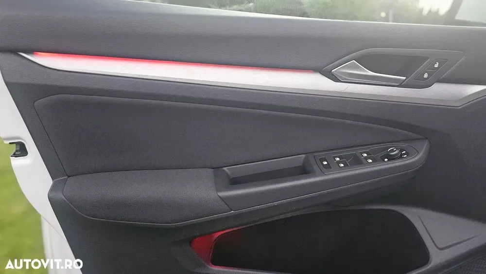 Volkswagen Golf VIII 1.5 eTSI ACT DSG MHEV Life — imagine 6