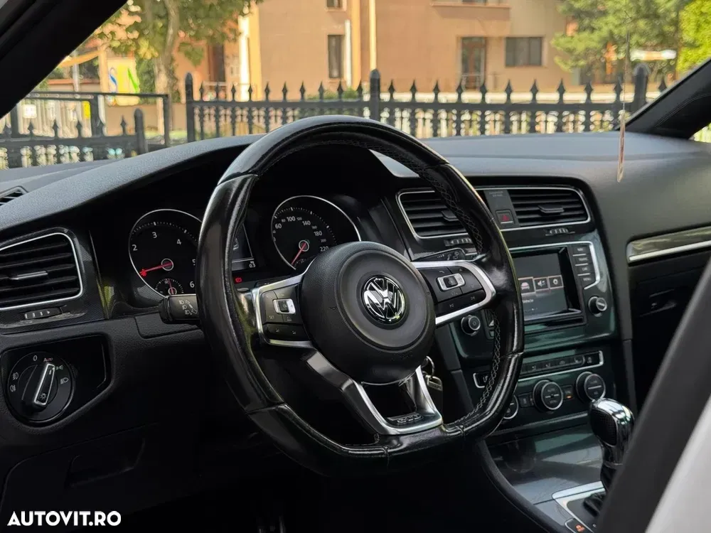 Volkswagen Golf — imagine 5