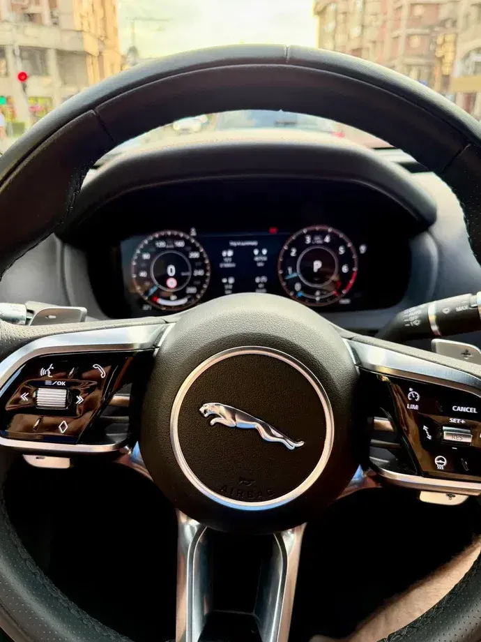 Jaguar XE P300 AWD Aut. R-Dynamic HSE — imagine 5