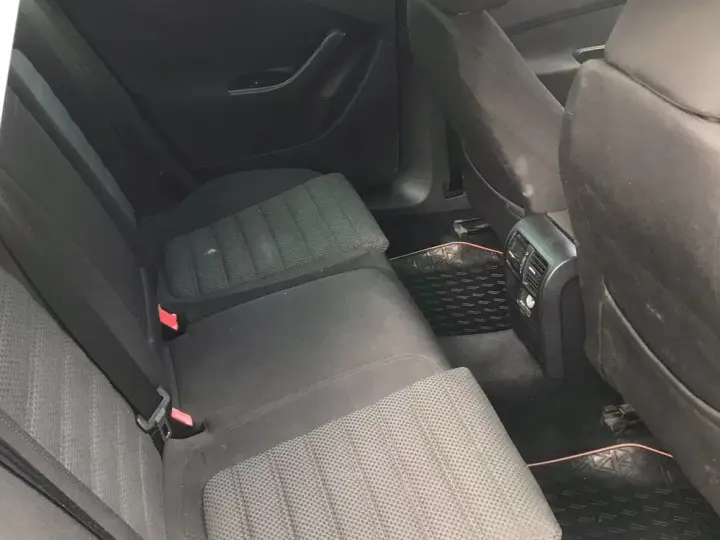 Volkswagen Passat B6 2.0 TDI Trendline