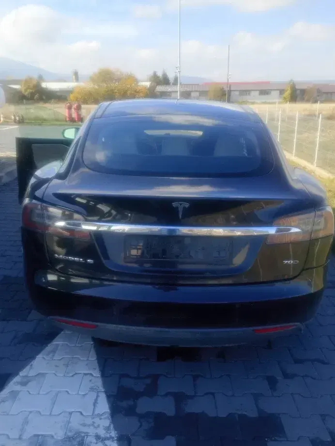 Tesla Model S — imagine 2