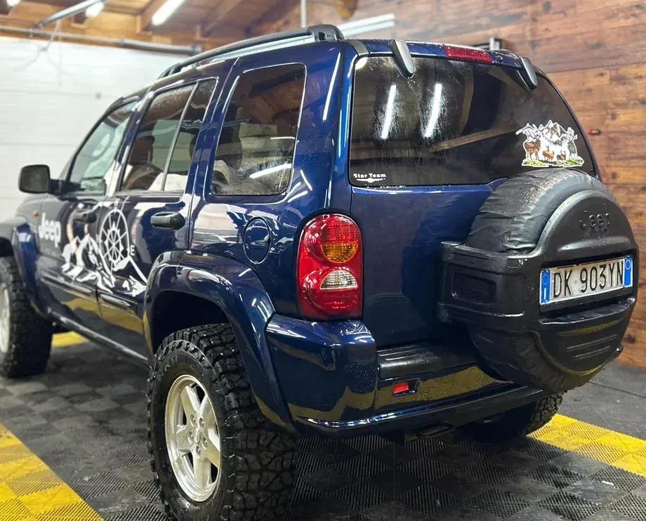 Jeep Cherokee — imagine 3