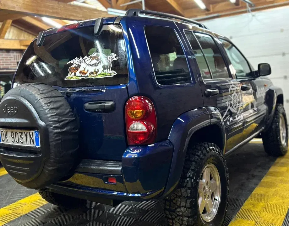 Jeep Cherokee — imagine 4