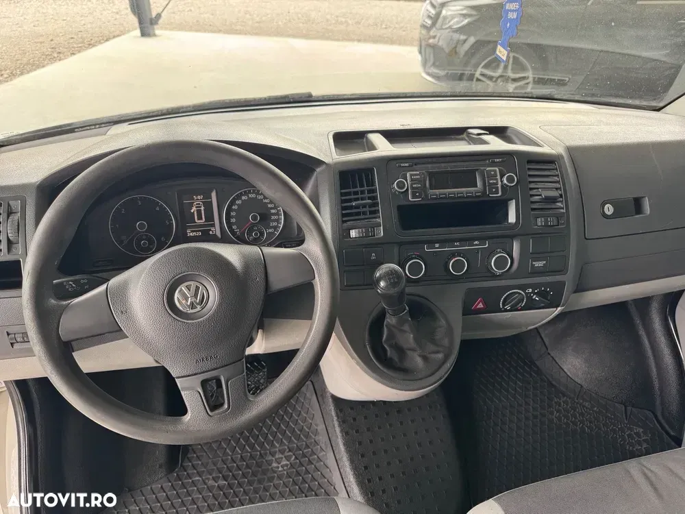 Volkswagen Transporter T5 Lang — imagine 6